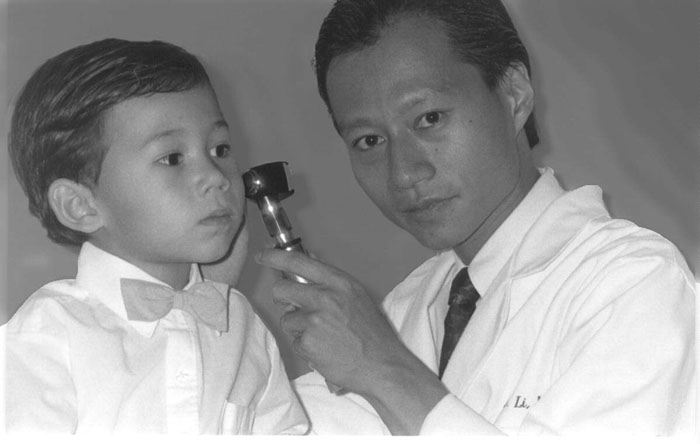 alec otoscope